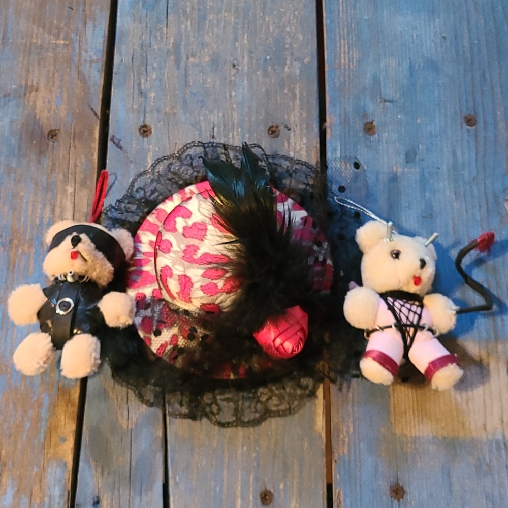 Tiny goth hat - Picture 4 of 4